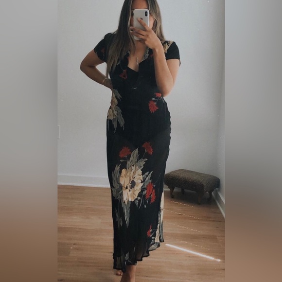 Mavisto Sheer Dress w/o slip
Size: 4
#houseofaline #fashion #style #ootp - Picture 4 of 4